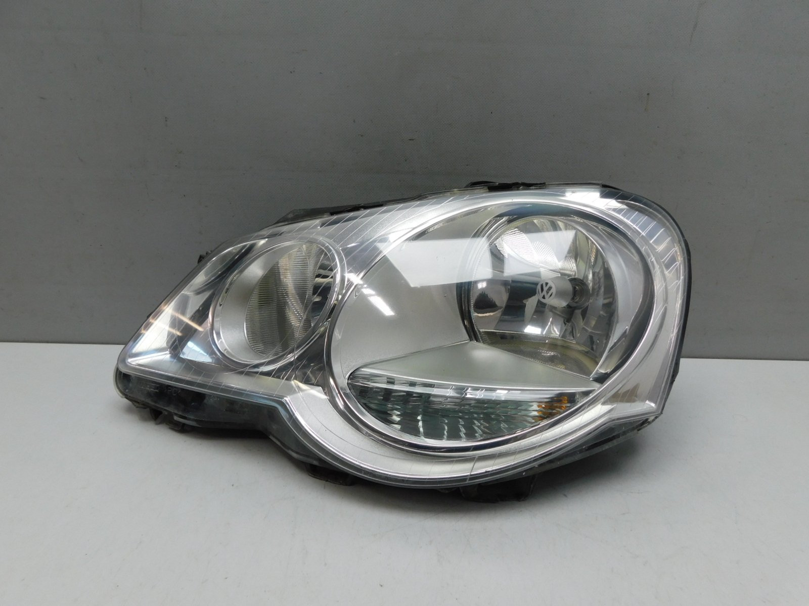 Фара левая Volkswagen Polo 2001-2009