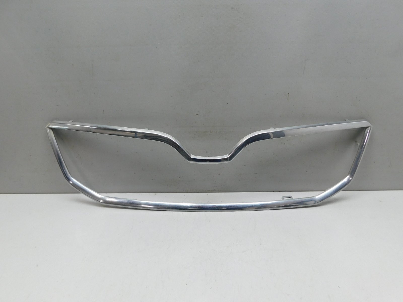 Молдинг решетки радиатора Skoda Octavia III (A7) 2013-2020