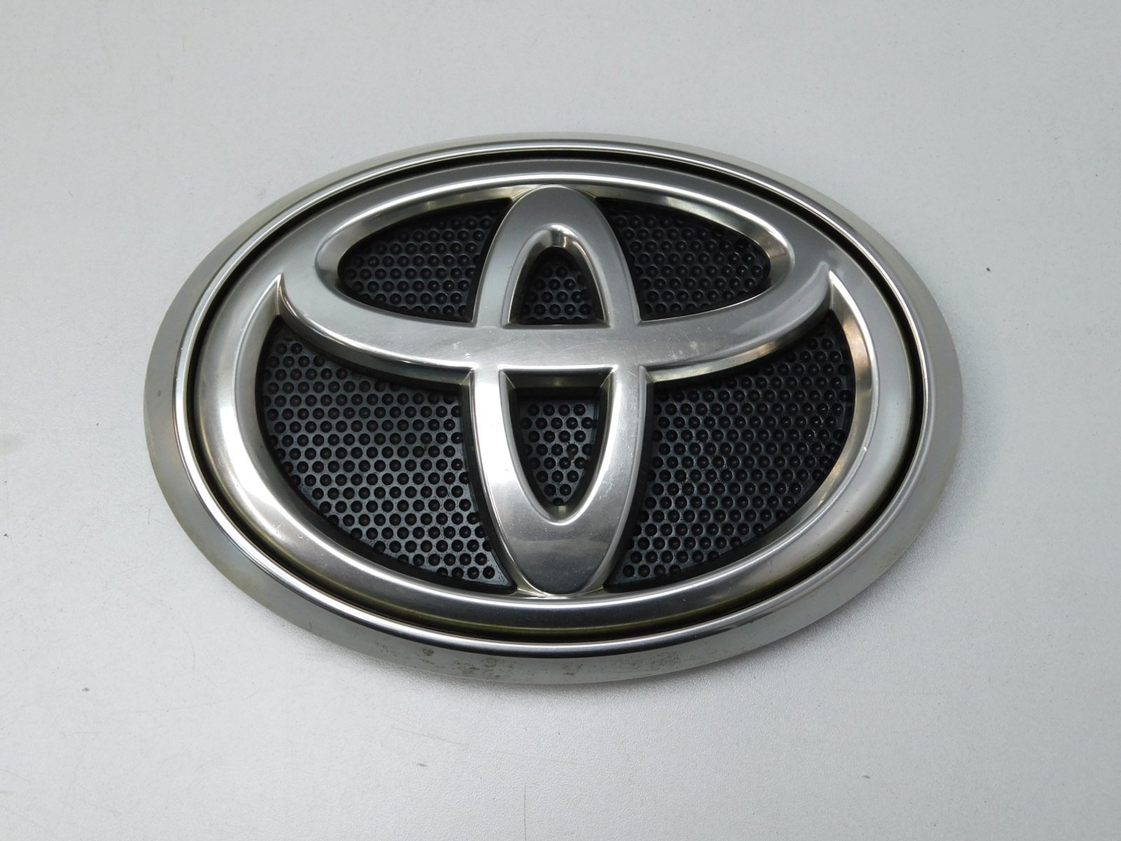 Эмблема Toyota Hilux 2015>