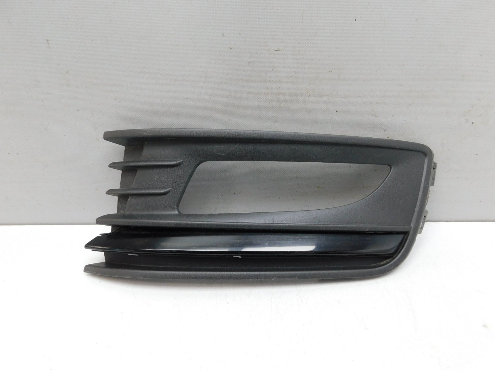 Решетка в бампер левая Volkswagen Polo Sedan 2011-2020