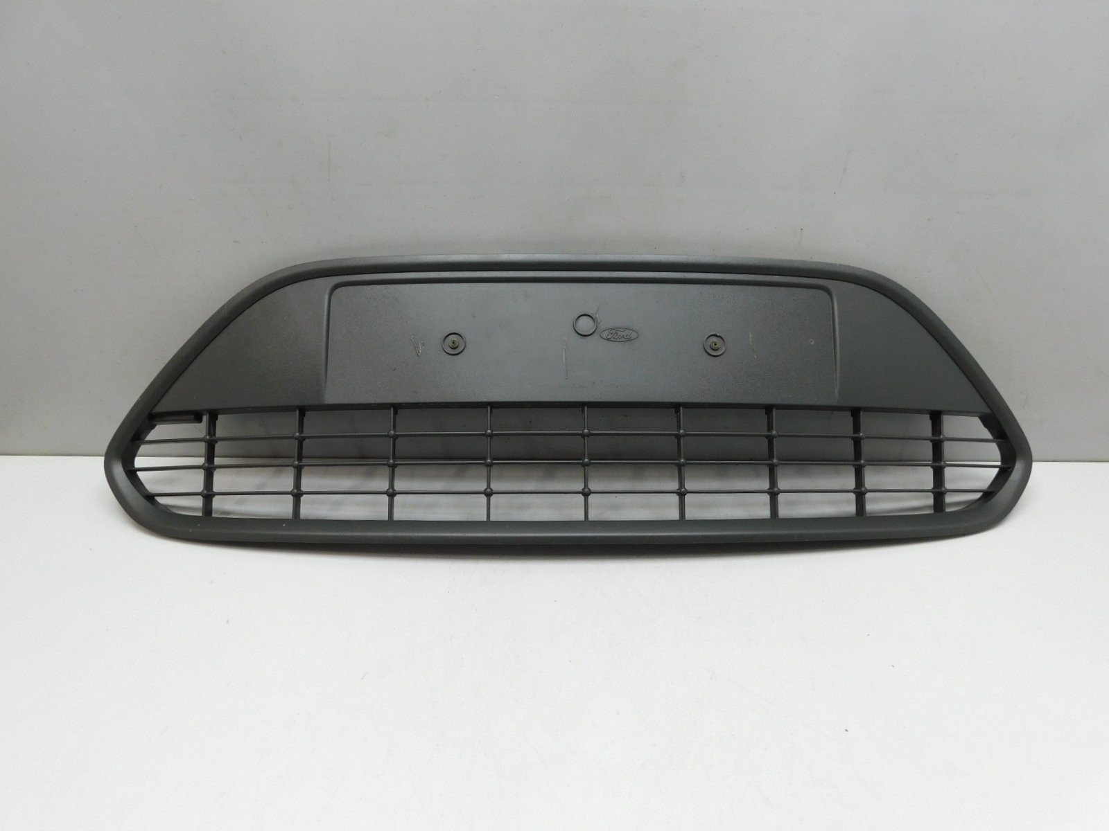 Решетка в бампер центральная Ford Focus II 2008-2011