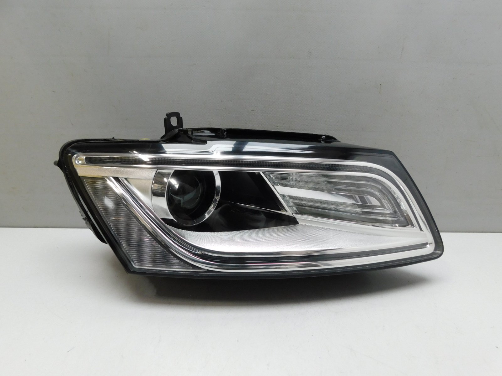 Фара правая Audi Q5 2008-2017