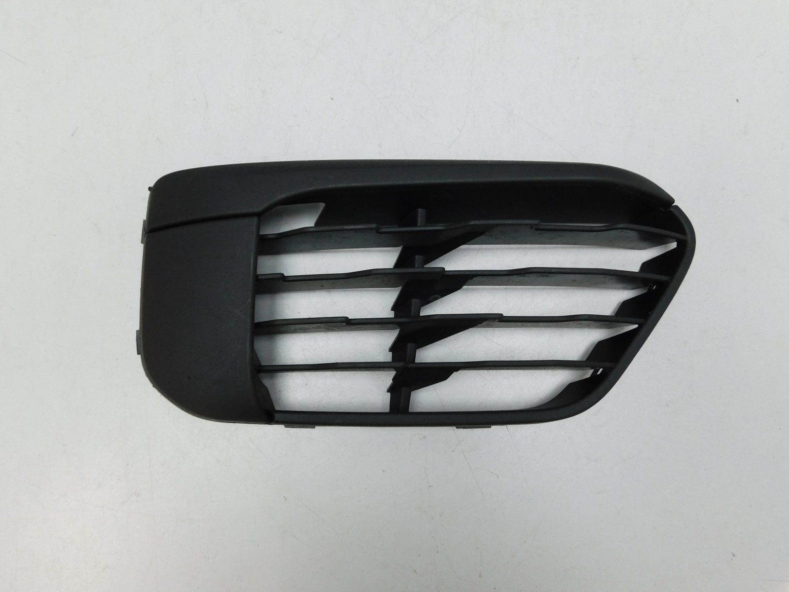 Решетка в бампер правая BMW X1 F48 2015>