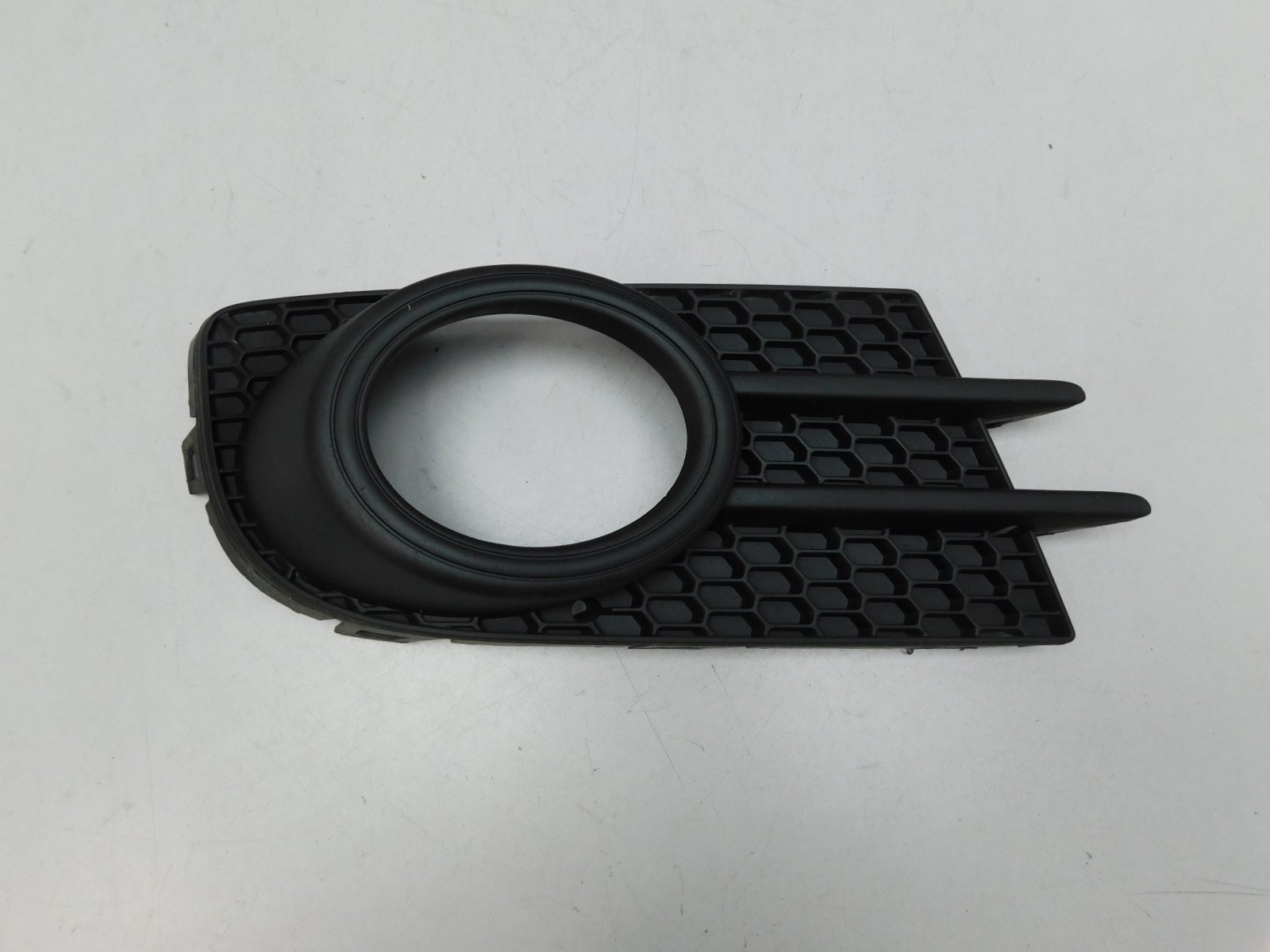 Решетка в бампер правая Volkswagen Tiguan 2007-2017