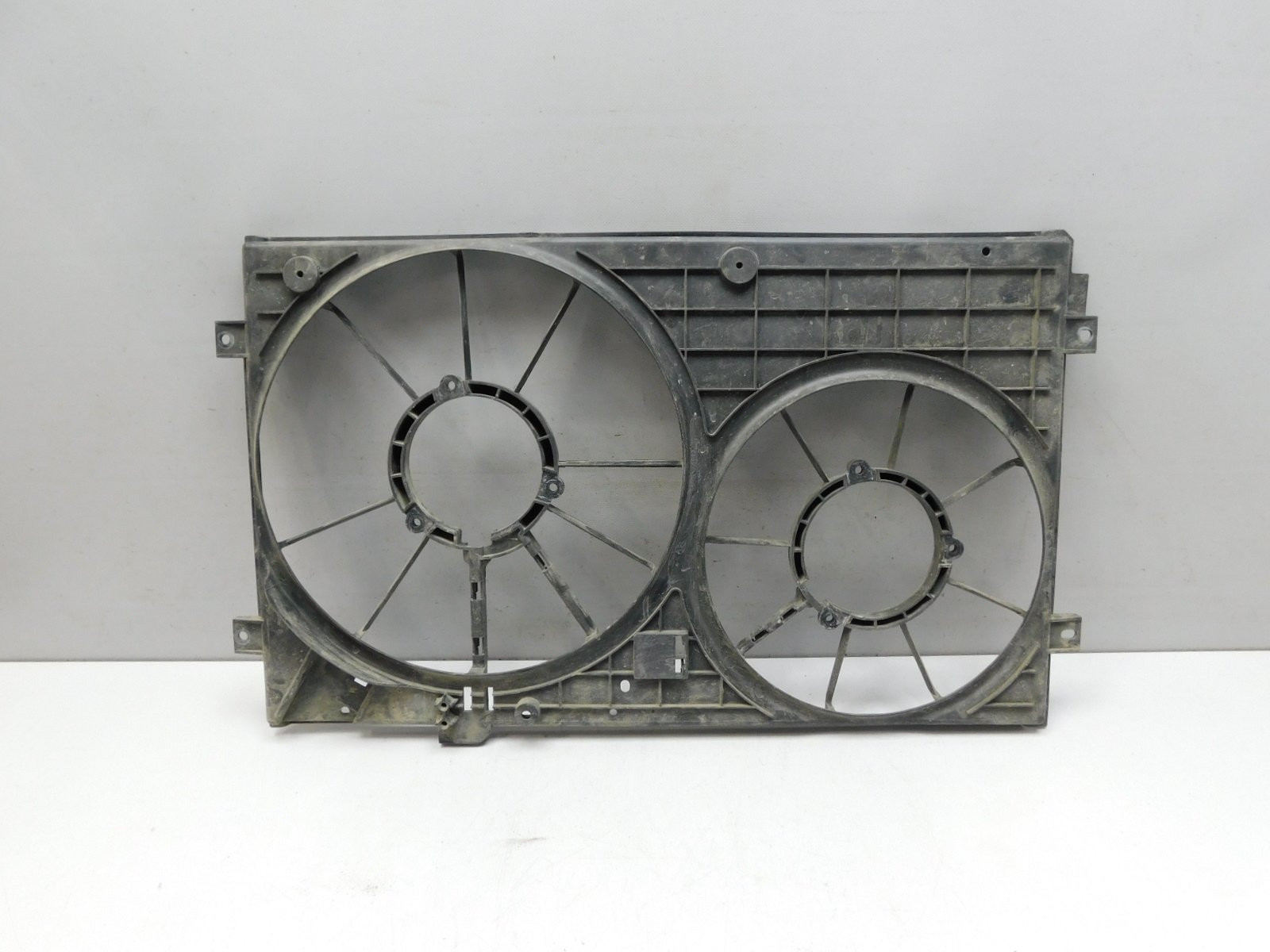 Диффузор радиатора Volkswagen Jetta 2011>