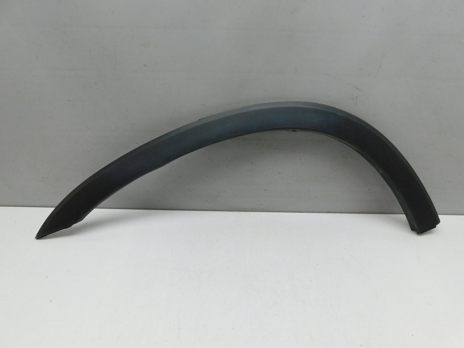 Накладка крыла заднего  правого Kia Sorento 2009>