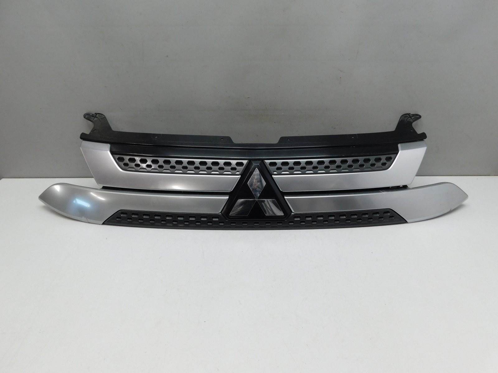 Решетка радиатора Mitsubishi Outlander 2012>