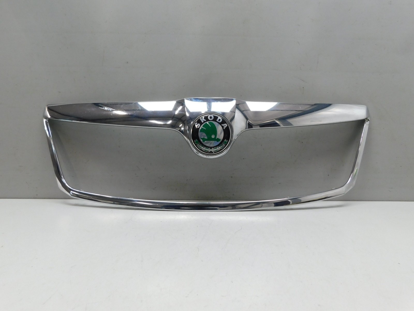 Молдинг решетки радиатора Skoda Octavia II (A5 1Z) 2004-2013