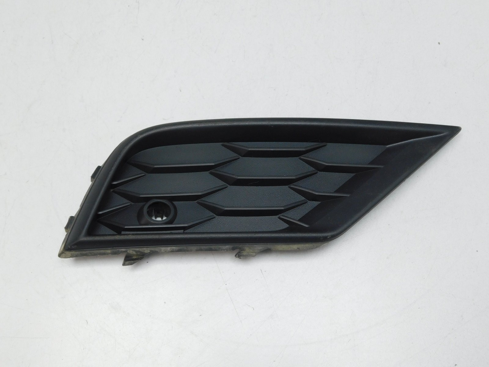 Решетка в бампер правая Volkswagen Tiguan 2017>