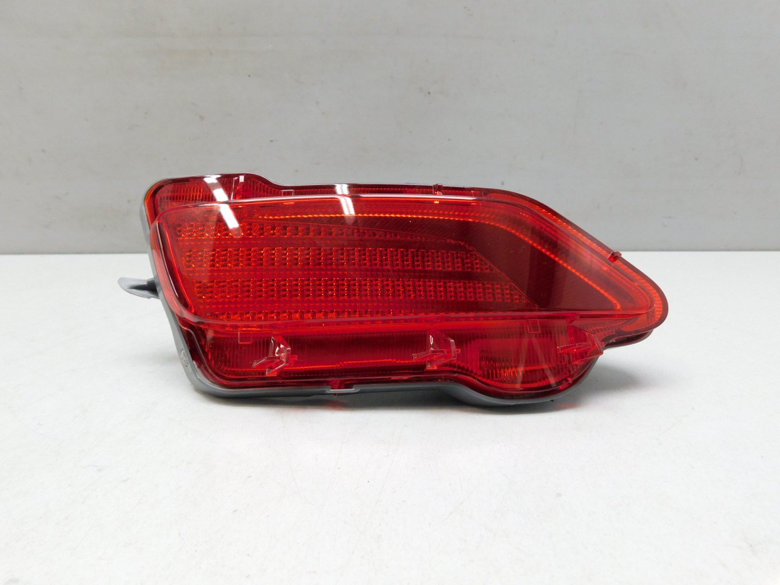 Фонарь задний в бампер левый Toyota RAV 4 2013-2019