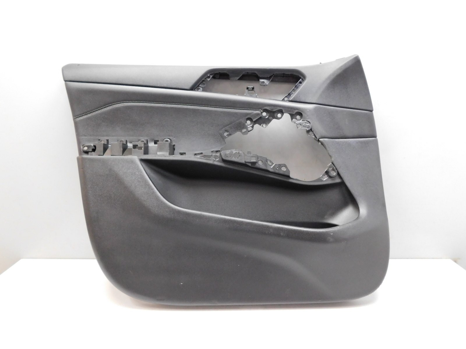 Обшивка двери передней левой BMW X5 G05 2018>