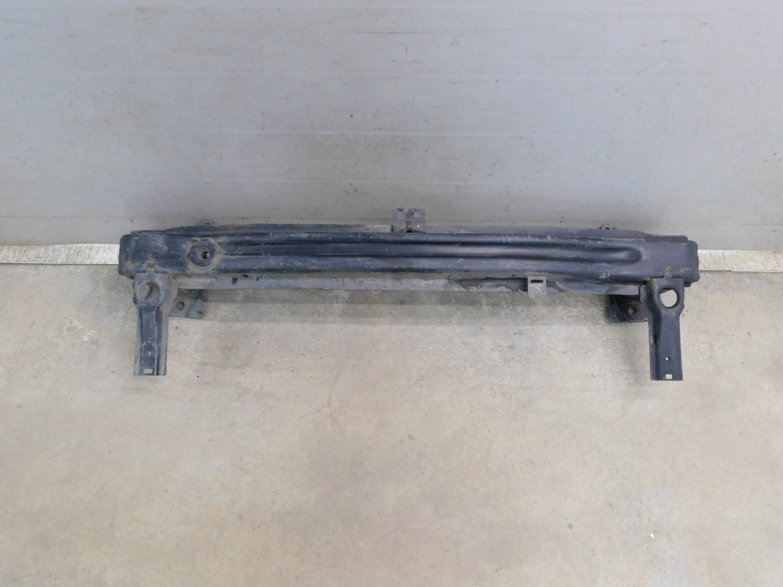 Усилитель переднего бампера Volkswagen Tiguan 2007-2017