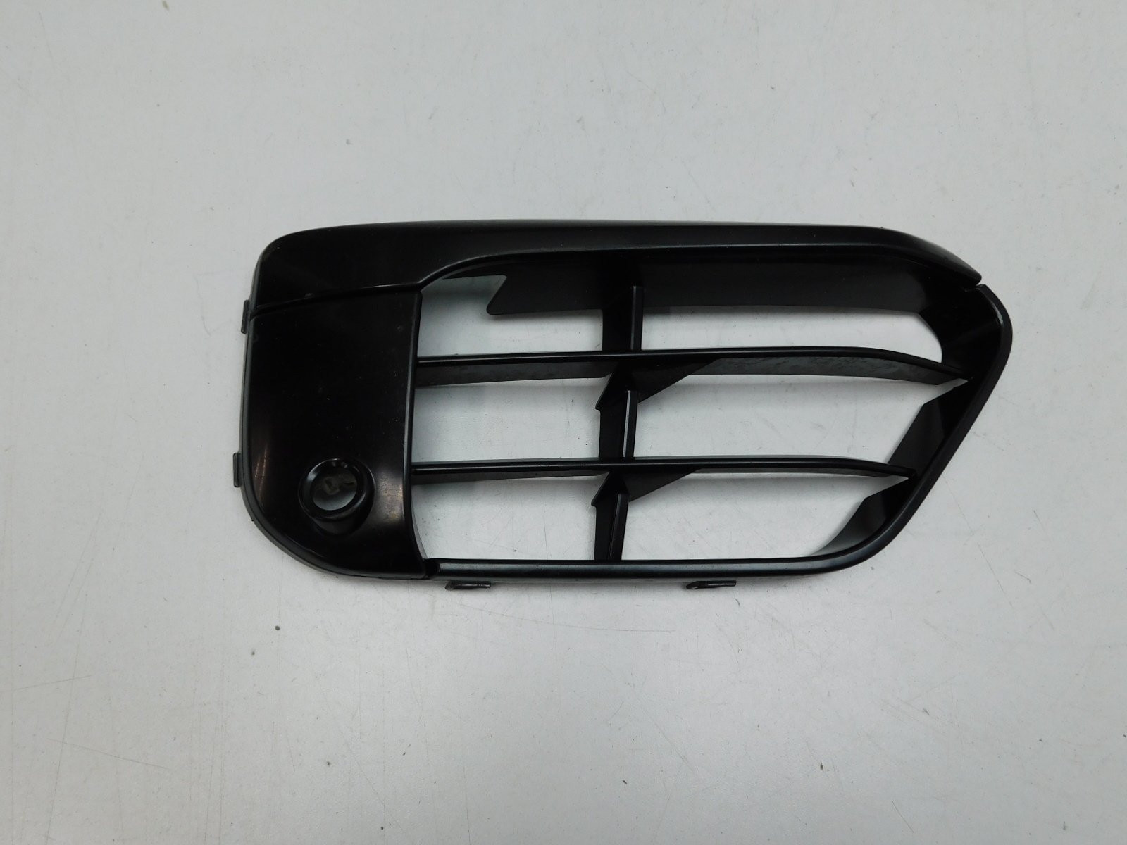 Решетка в бампер правая BMW X1 F48 2015>