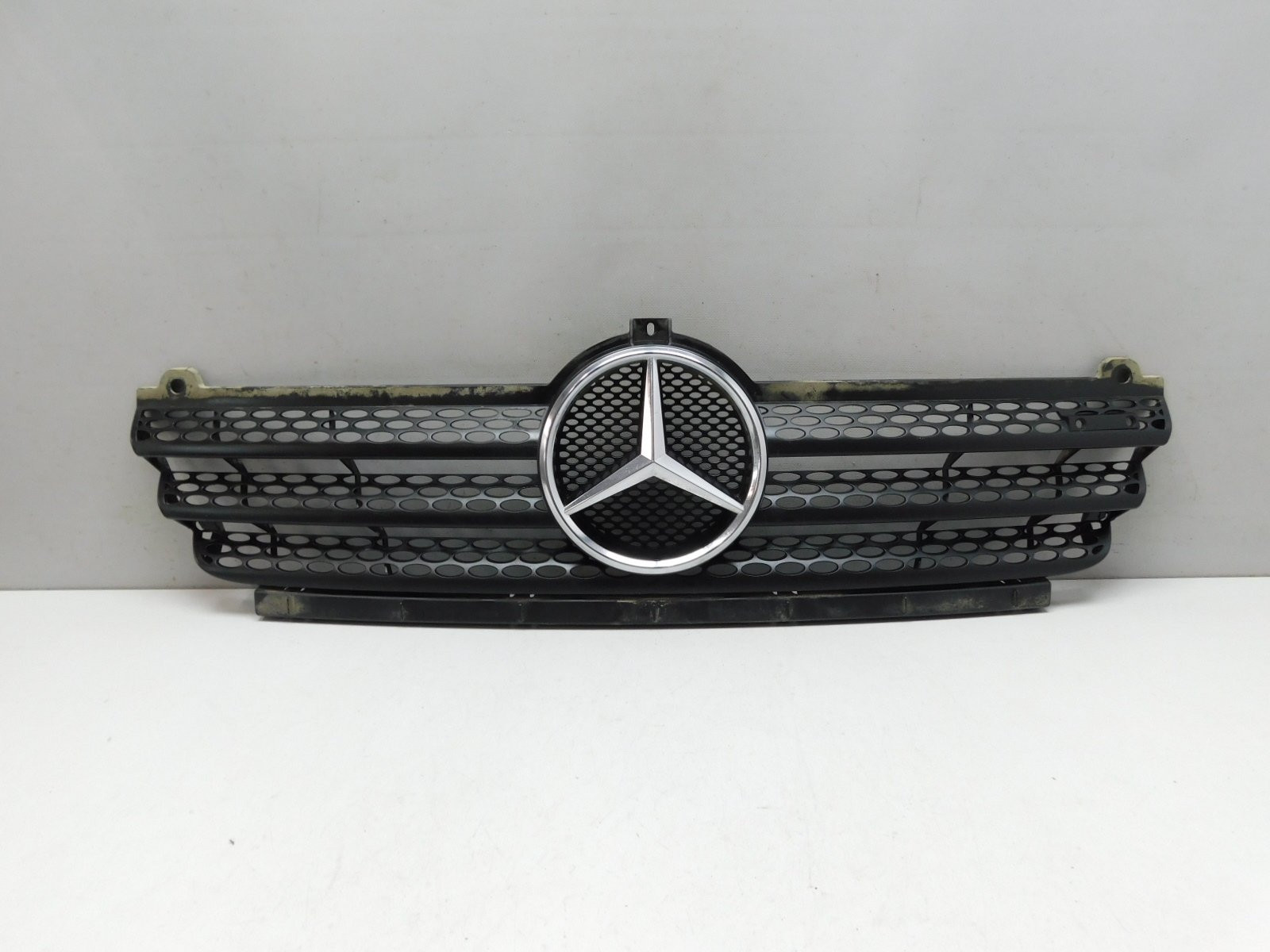 Решетка радиатора Mercedes-Benz Sprinter 1995>(+Sprinter Classic