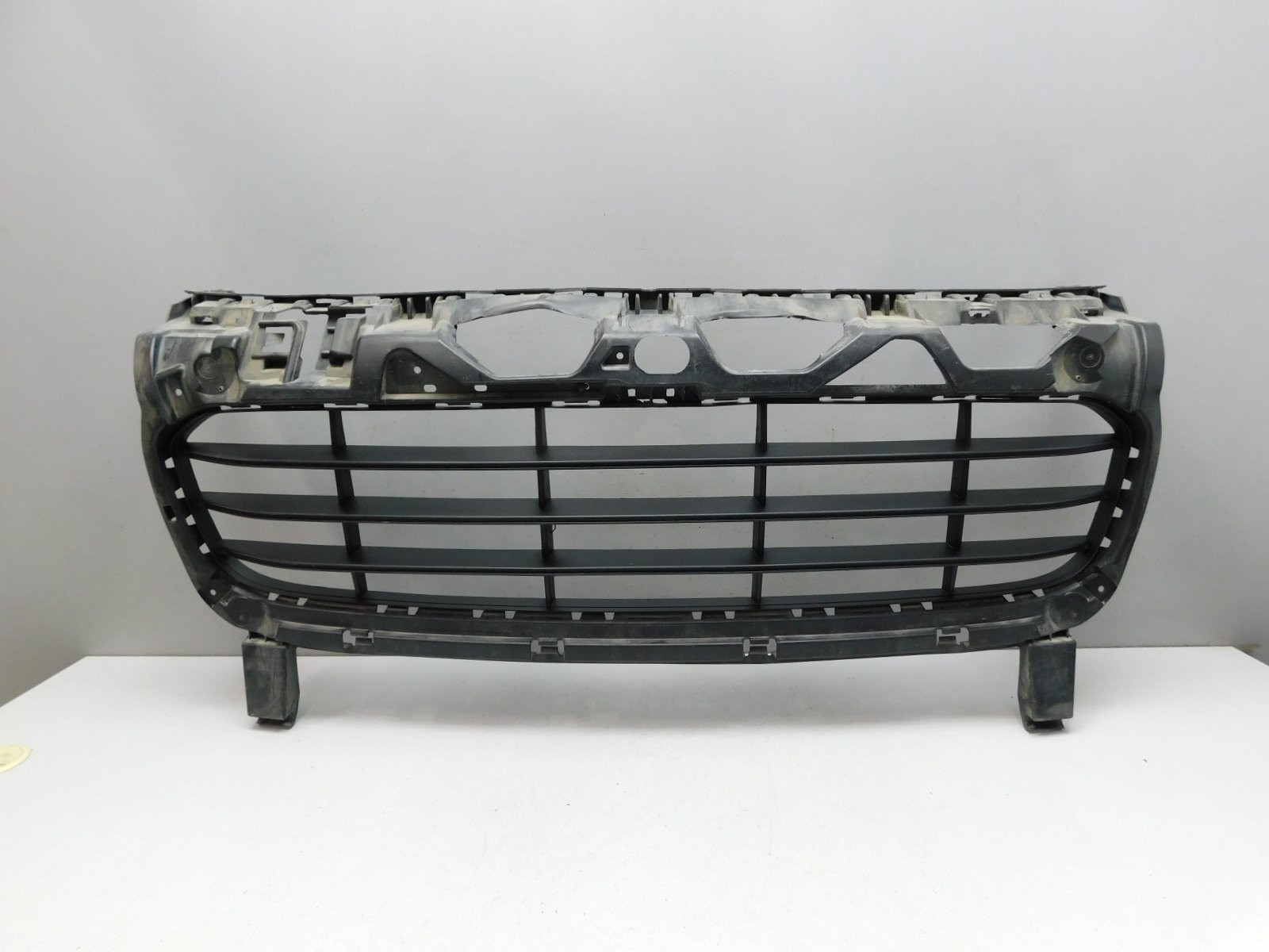 Решетка в бампер центральная Porsche Cayenne 2010-2017