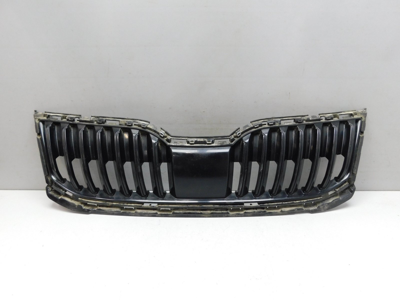 Решетка радиатора Skoda Octavia III (A7) 2013-2020