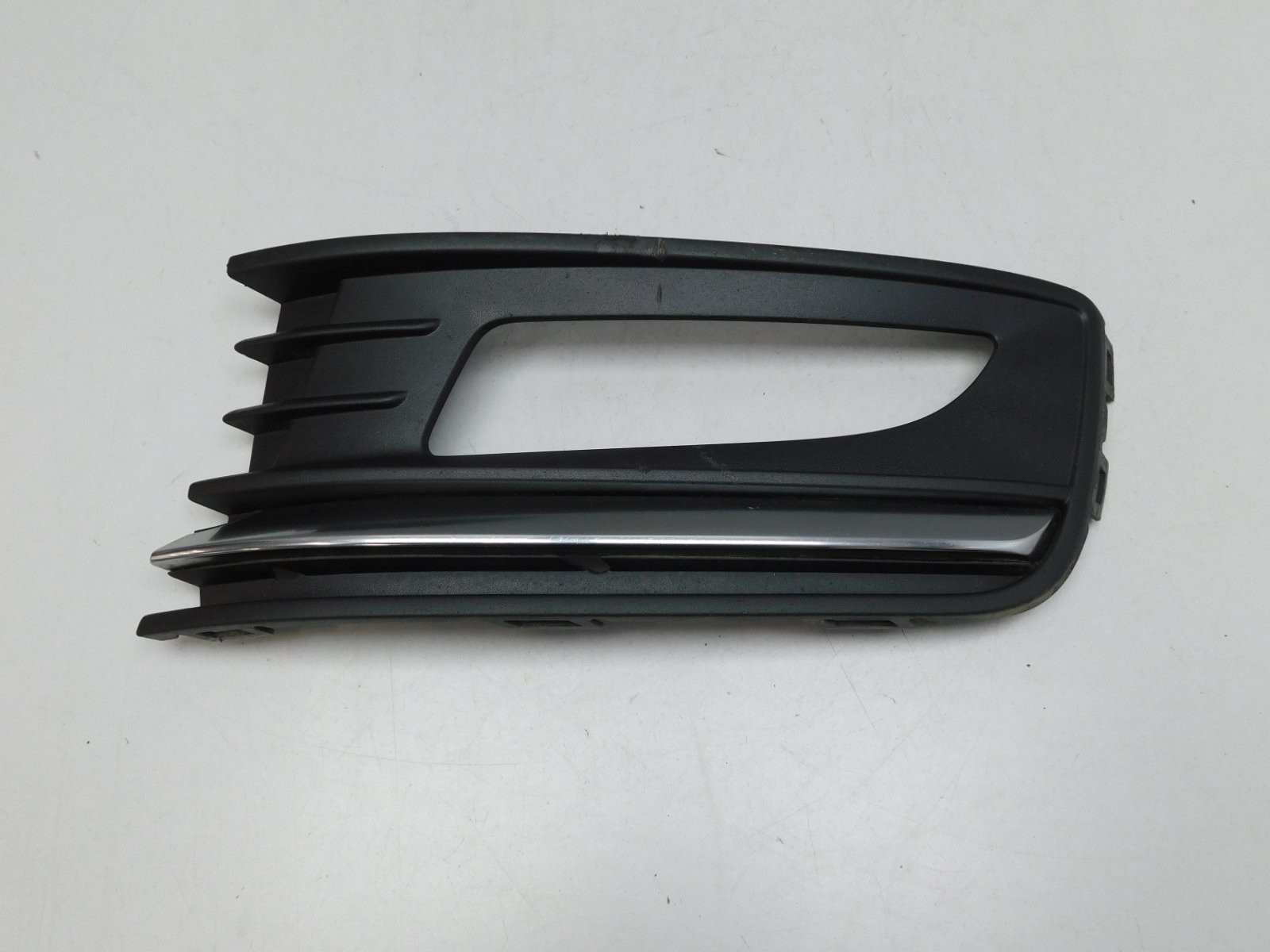 Решетка в бампер левая Volkswagen Polo Sedan 2011-2020