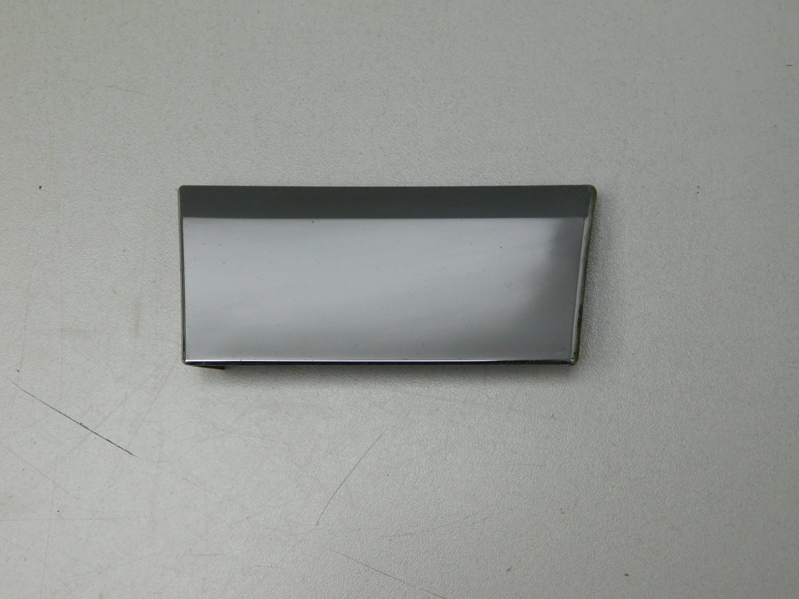 Накладка крыла переднего правого Volkswagen Touareg 2010>