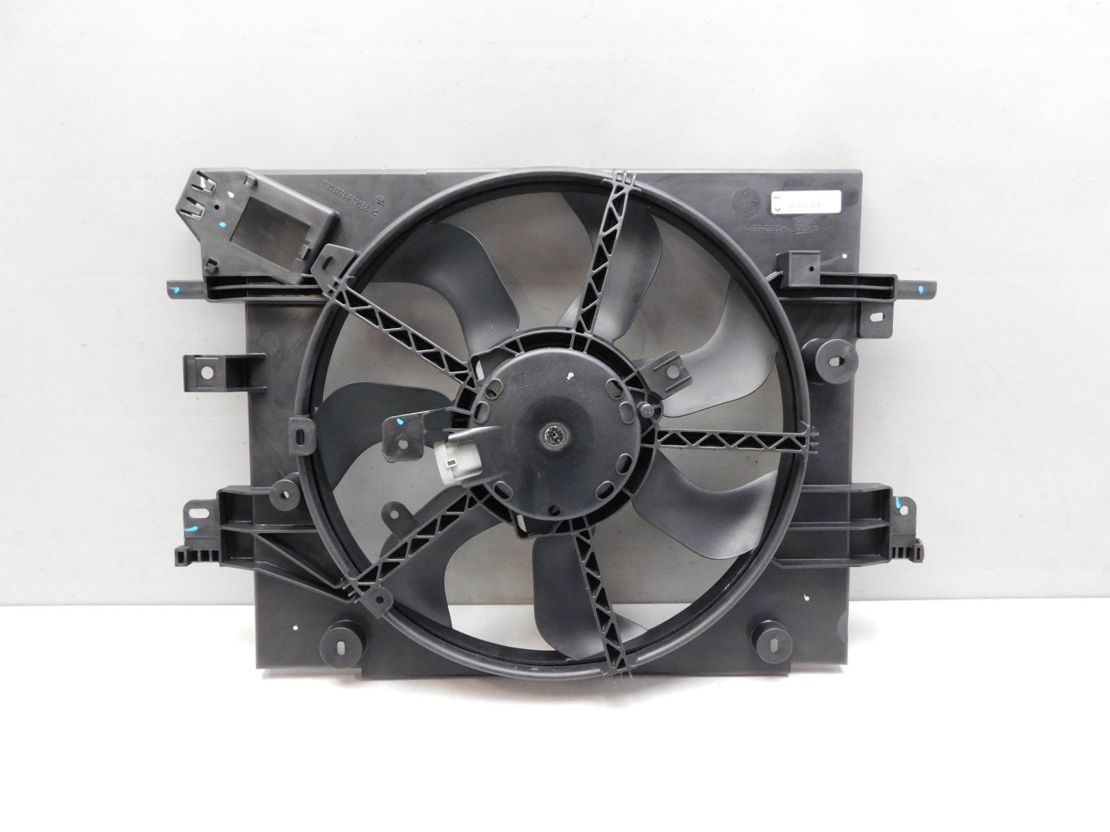 Диффузор радиатора Renault Duster 2011>