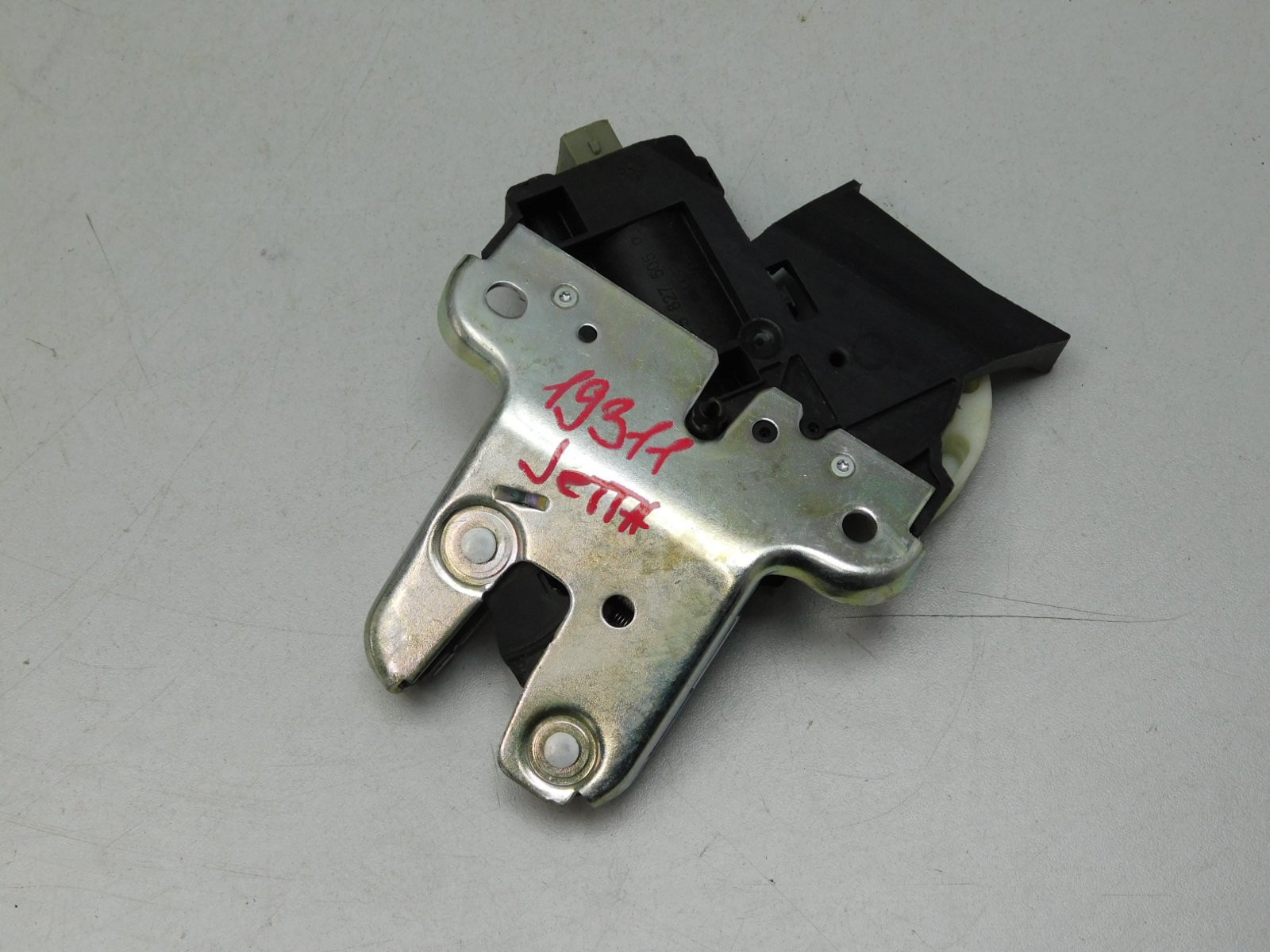 Замок багажника Volkswagen Jetta 2006-2011