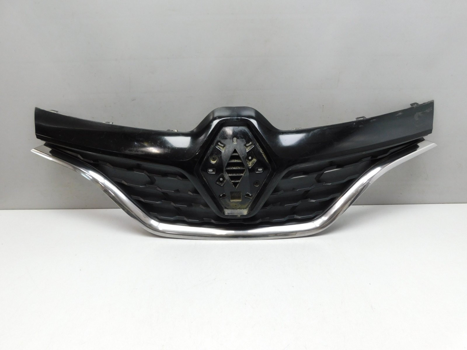 Решетка радиатора Renault Kaptur 2016>