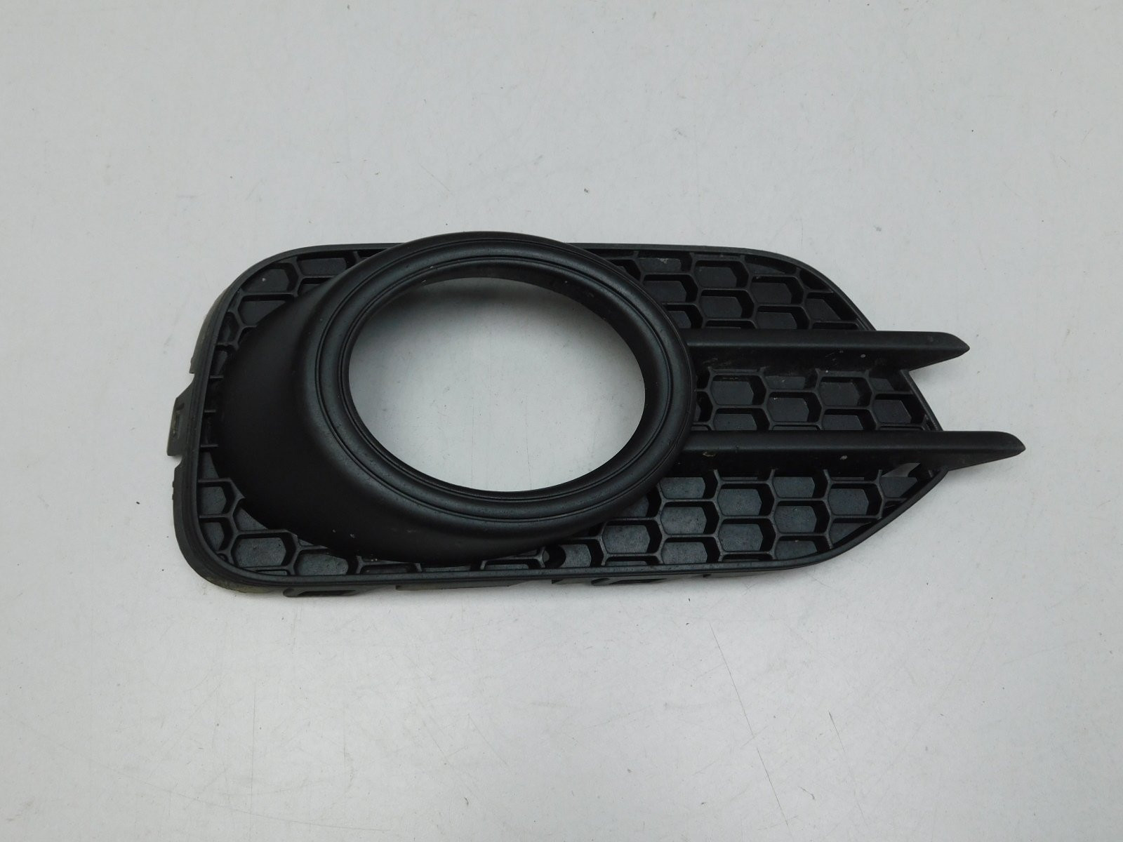 Решетка в бампер правая Volkswagen Tiguan 2007-2017