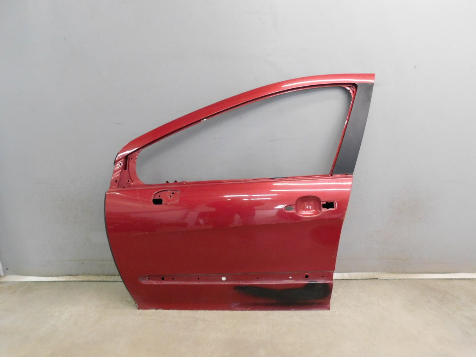 Дверь передняя левая Peugeot 308 2007>