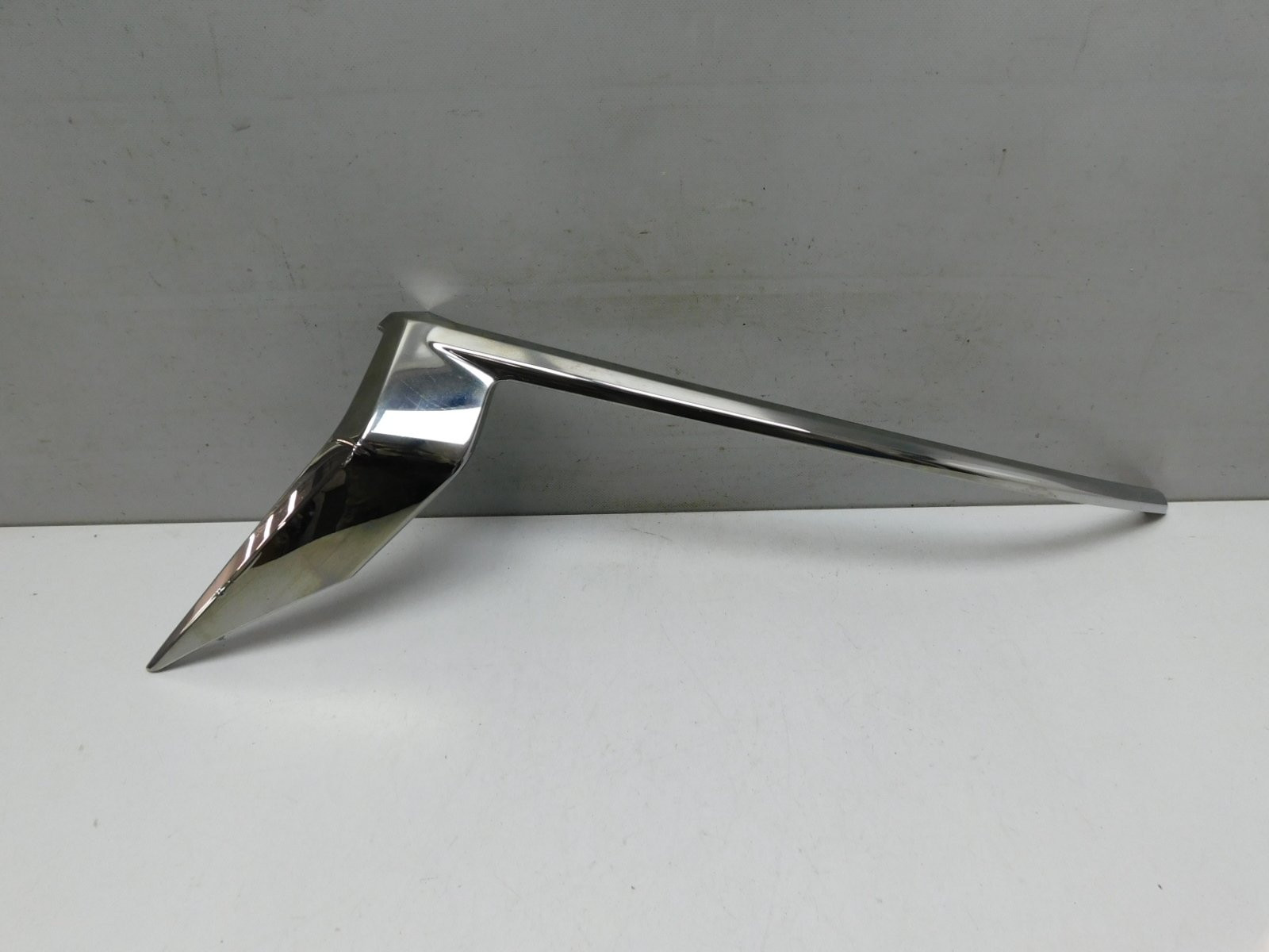 Молдинг переднего бампера Toyota Land Cruiser (150)/Prado 2009>