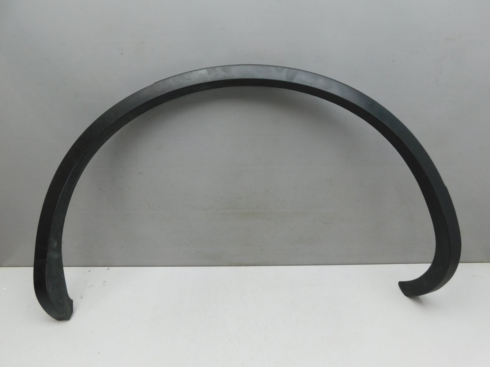 Накладка крыла заднего  левого Volkswagen Touareg 2010>