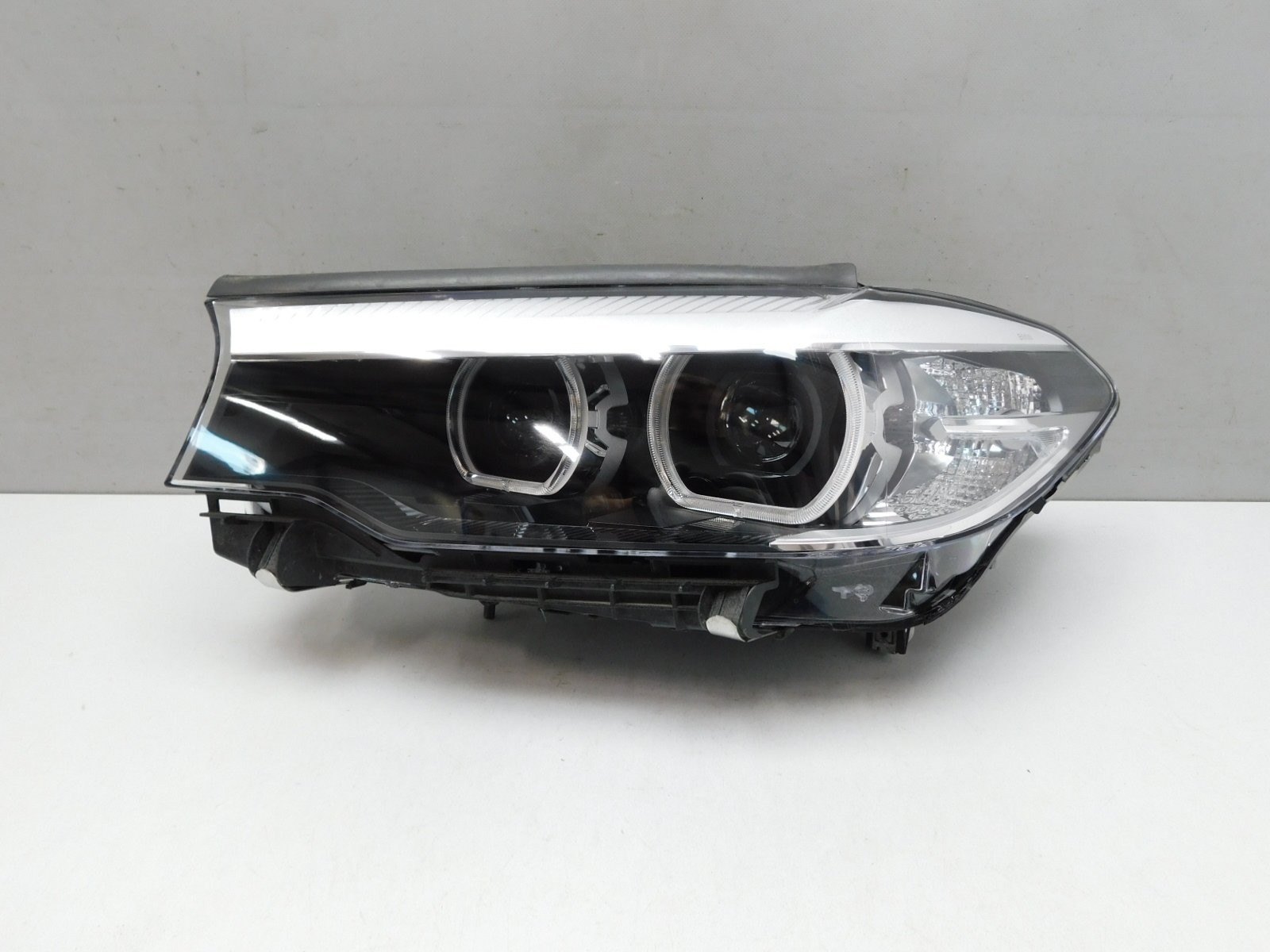 Фара левая BMW 5-серия G30 2016>