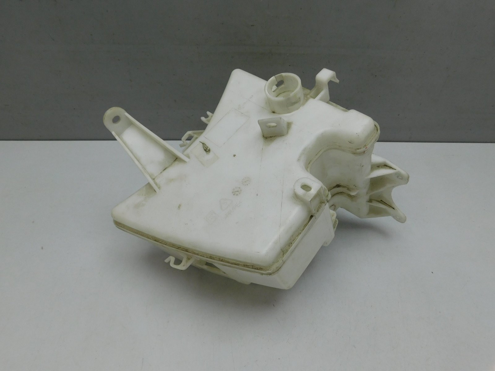 Бачок омывателя лобового стекла Toyota Auris E15 2006-2012