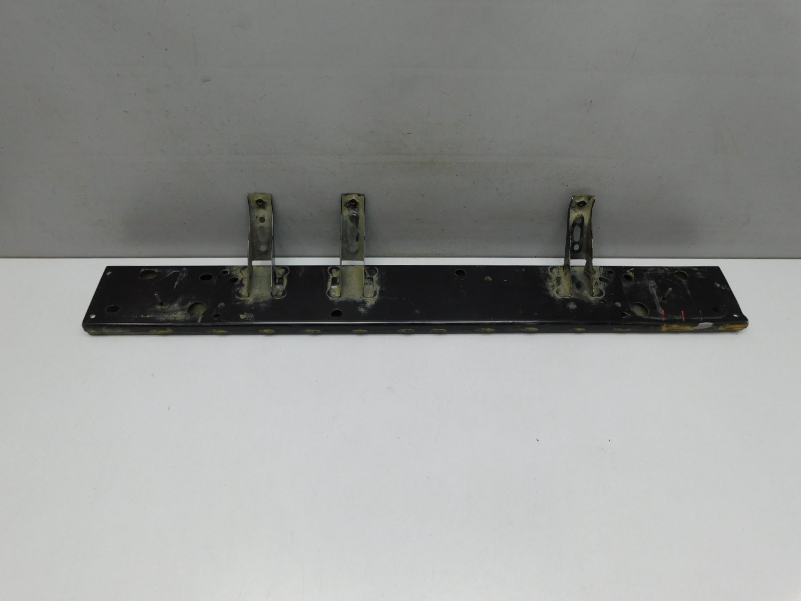 Усилитель переднего бампера Toyota Hilux 2015>