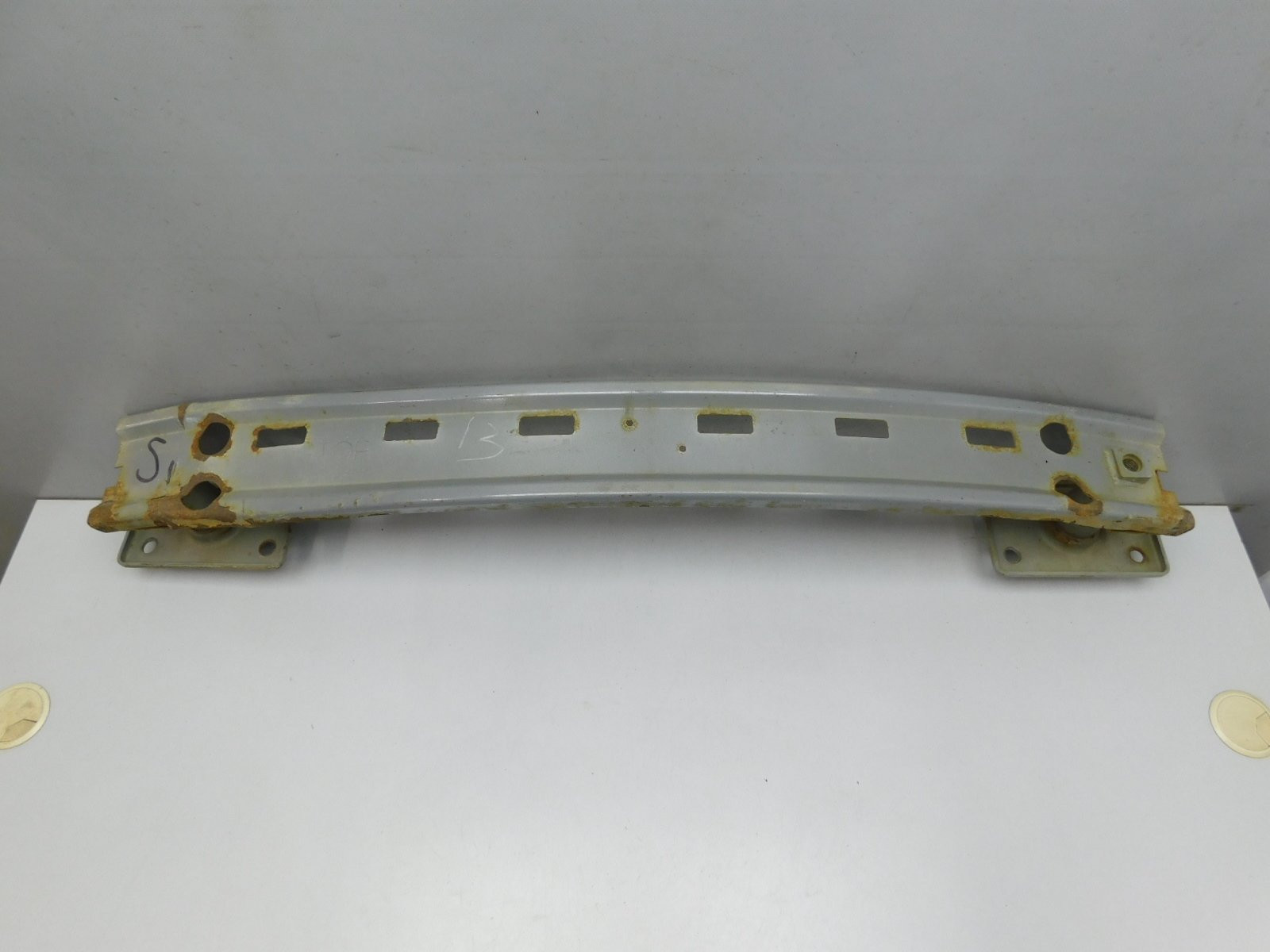 Усилитель переднего бампера Cadillac SRX 2009>