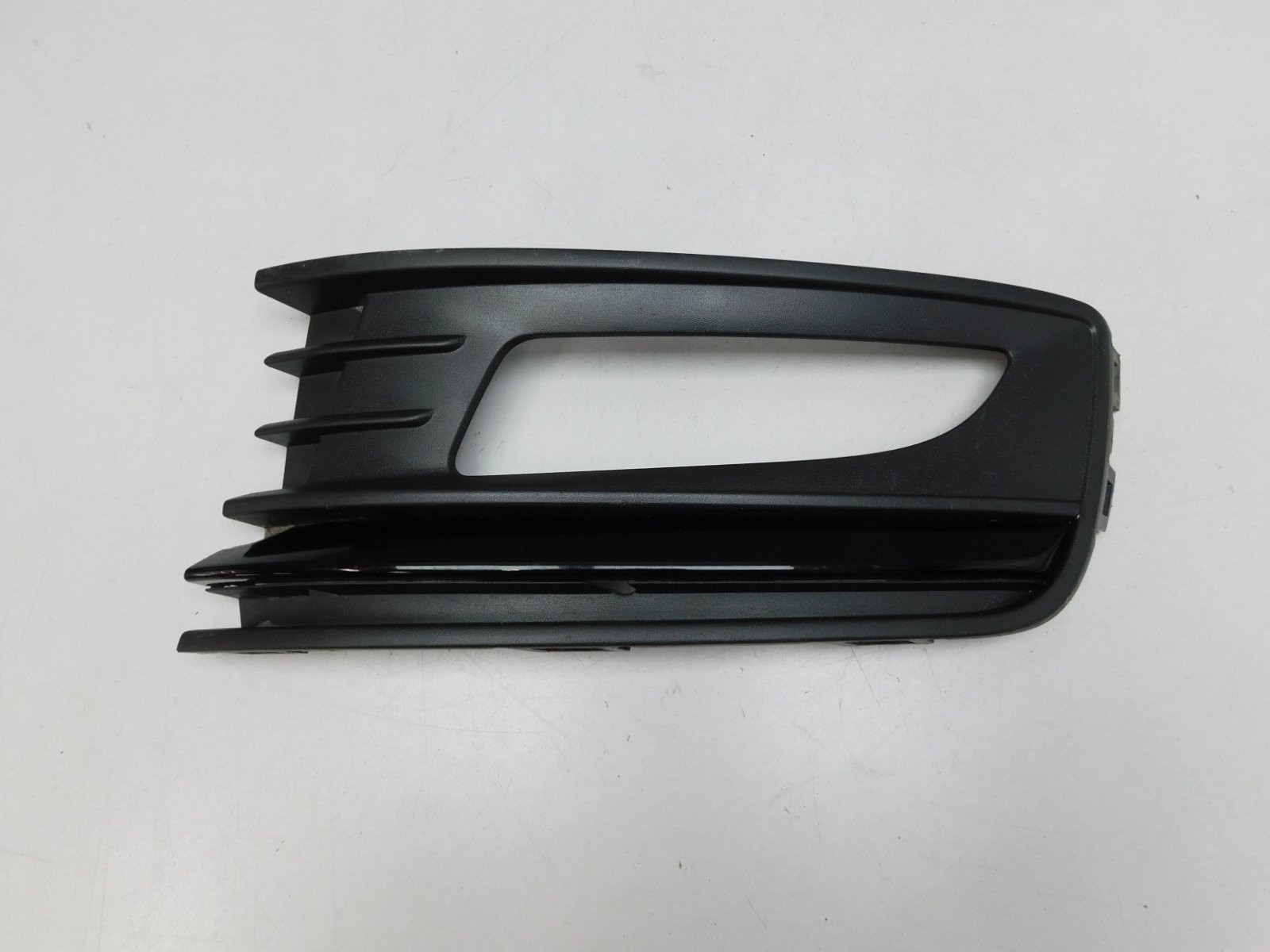 Решетка в бампер левая Volkswagen Polo Sedan 2011-2020