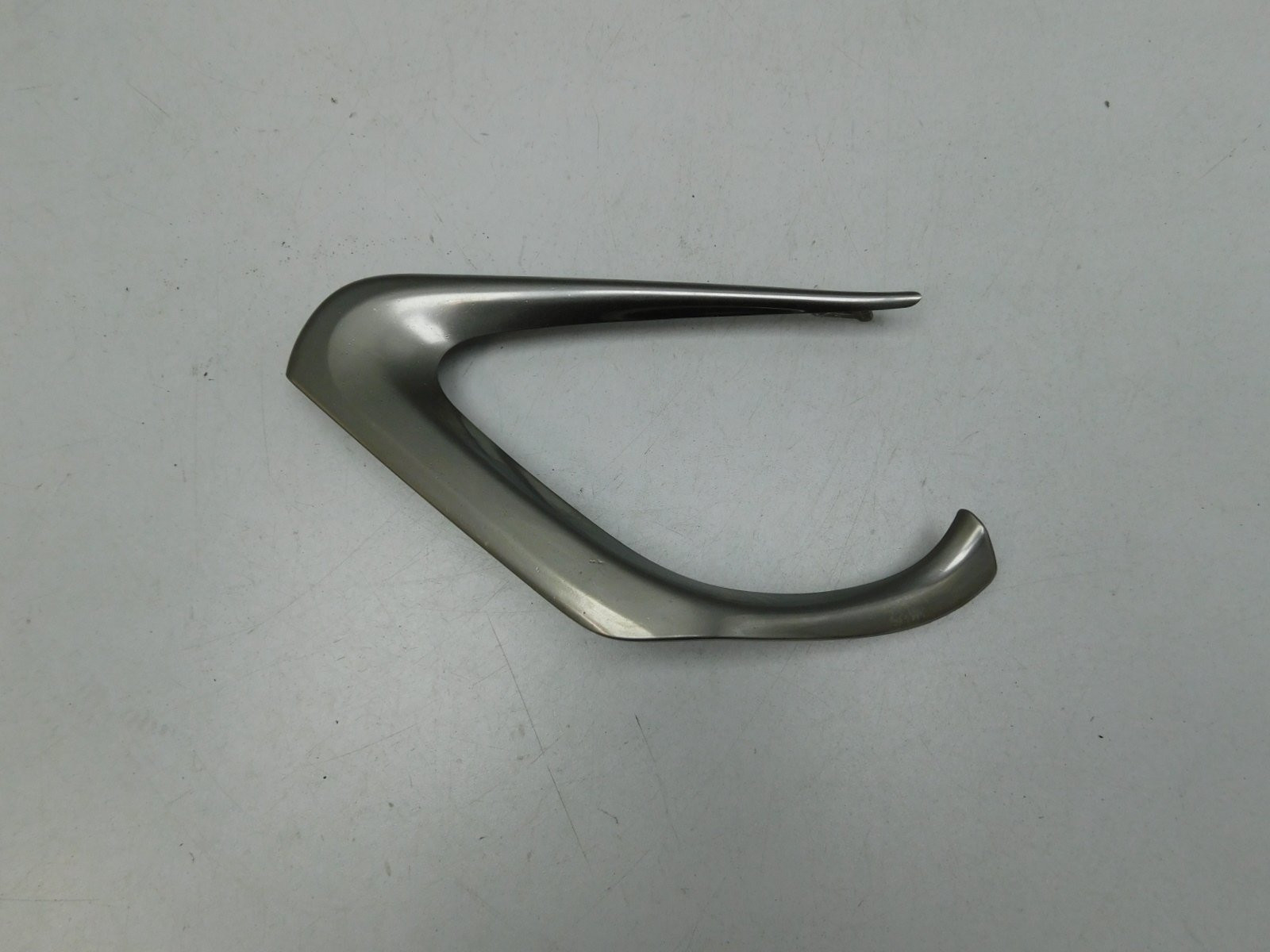 Молдинг центральной решетки Toyota Camry V50 2011-2018