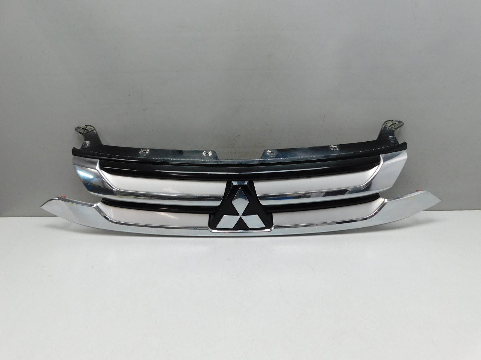 Решетка радиатора Mitsubishi Outlander 2012>