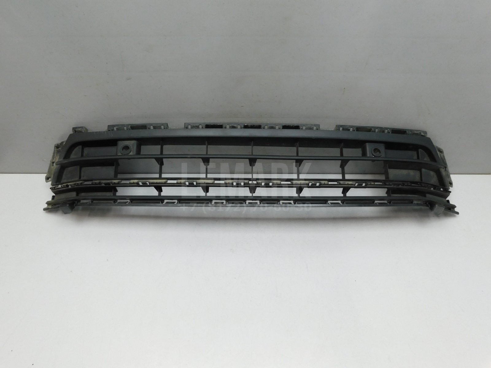 Решетка в бампер центральная Volkswagen Jetta 2011> 5C6853671P
