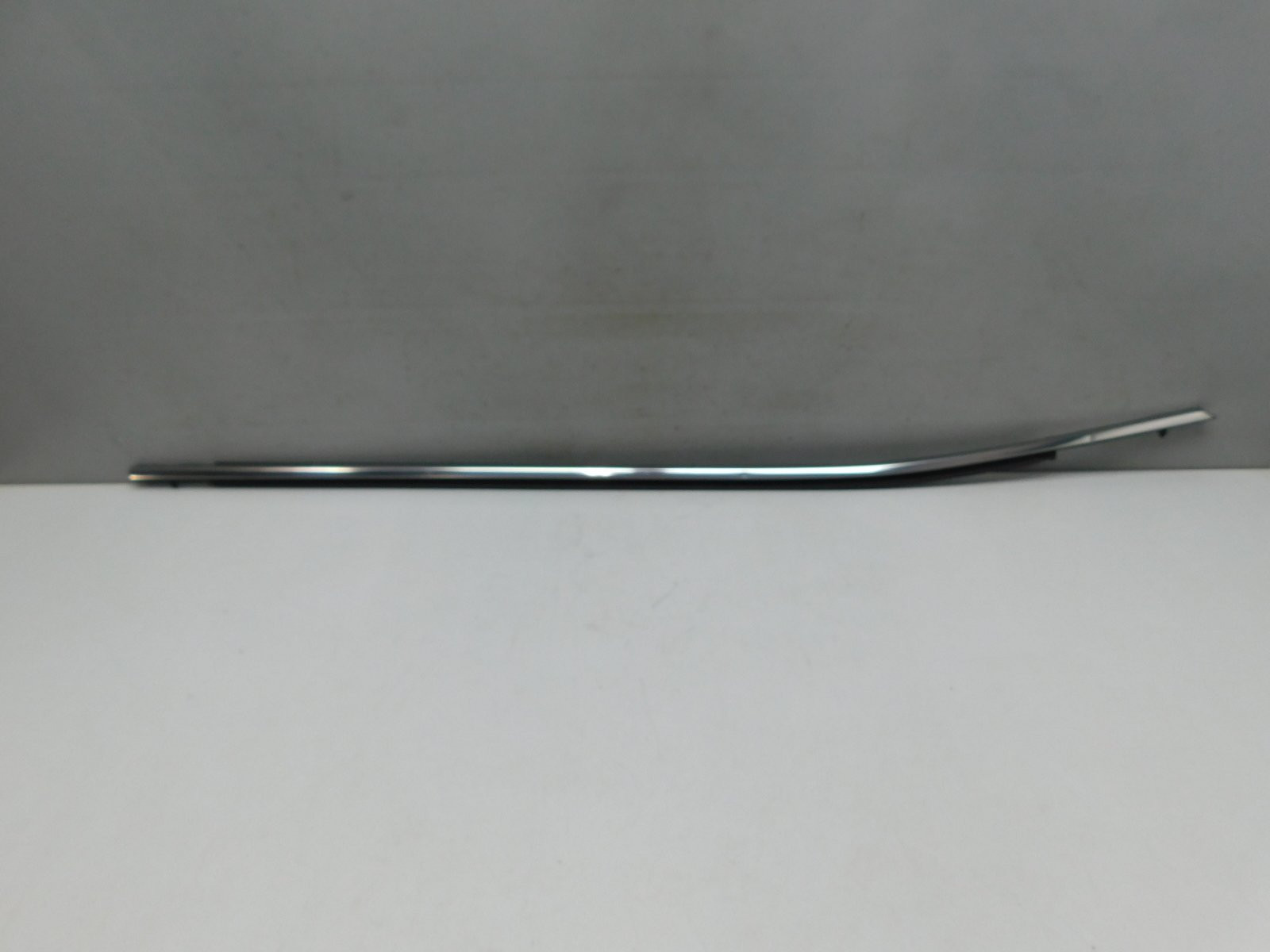 Накладка стекла переднего правог Toyota Camry V70 2017>