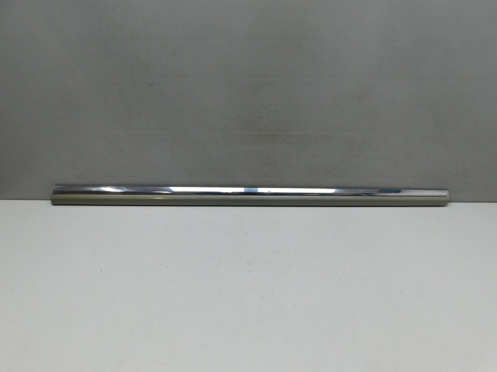 Накладка двери передней правой Volkswagen Passat B7 2011-2015