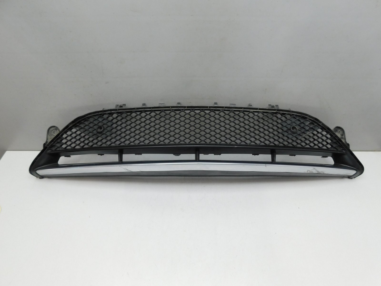 Решетка в бампер центральная Mercedes-Benz E-Klasse W213 2016>