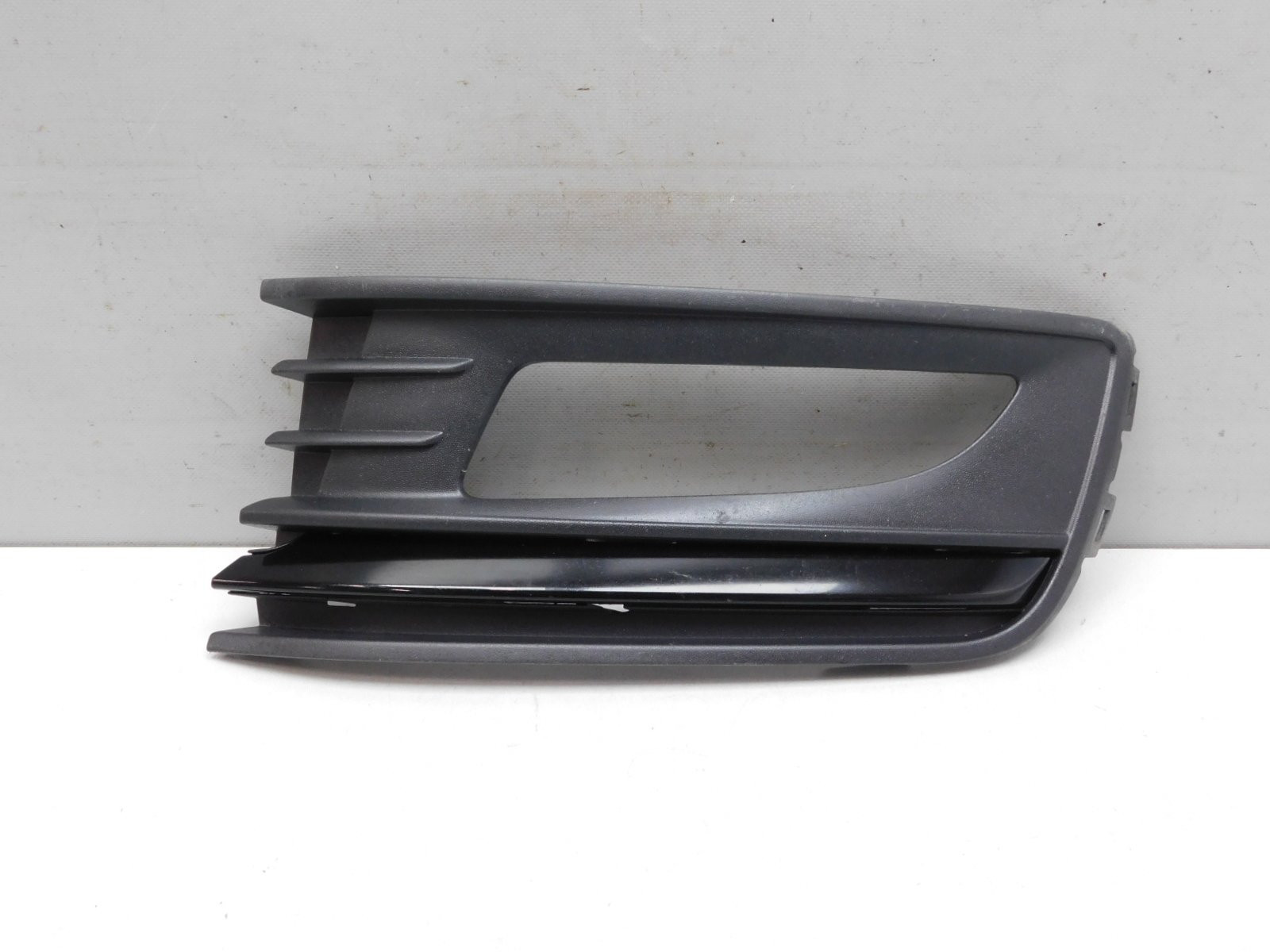 Решетка в бампер левая Volkswagen Polo Sedan 2011-2020