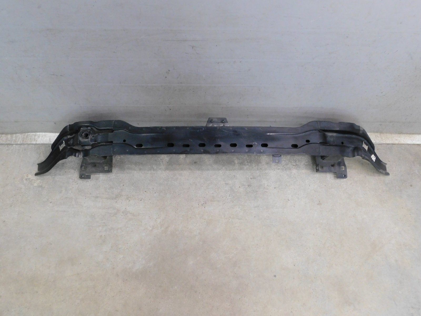 Усилитель переднего бампера Volkswagen Tiguan 2017>