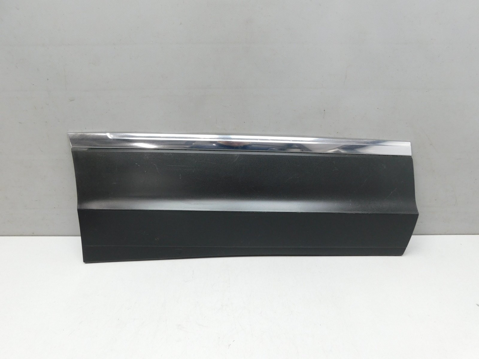 Накладка двери задней правой Volkswagen Tiguan 2017>