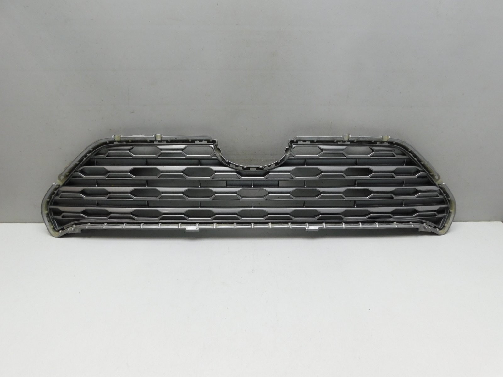 Решетка радиатора Toyota RAV 4 2019>