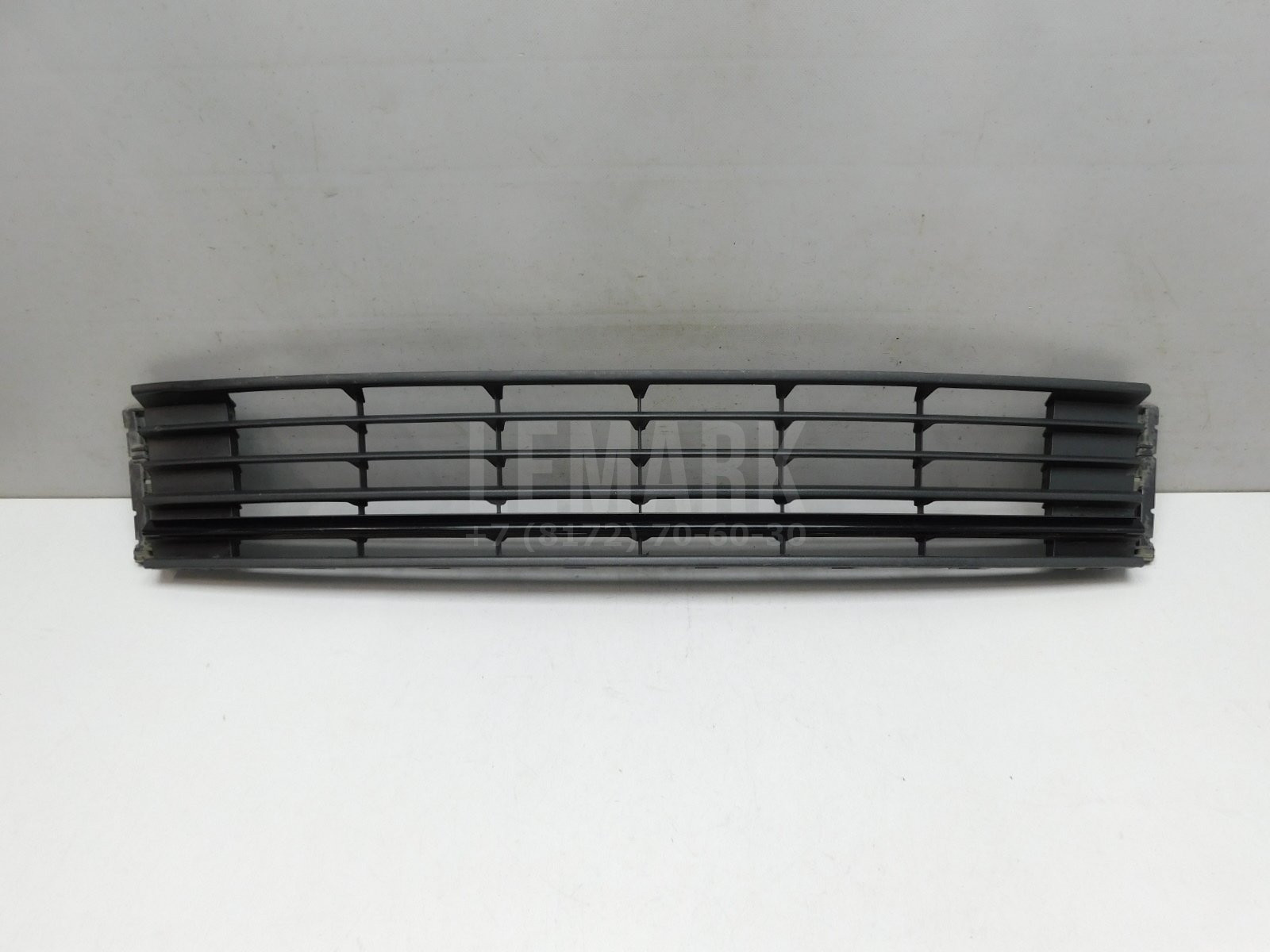 Решетка в бампер центральная Volkswagen Polo Sedan 2011-2020 6RU853677C