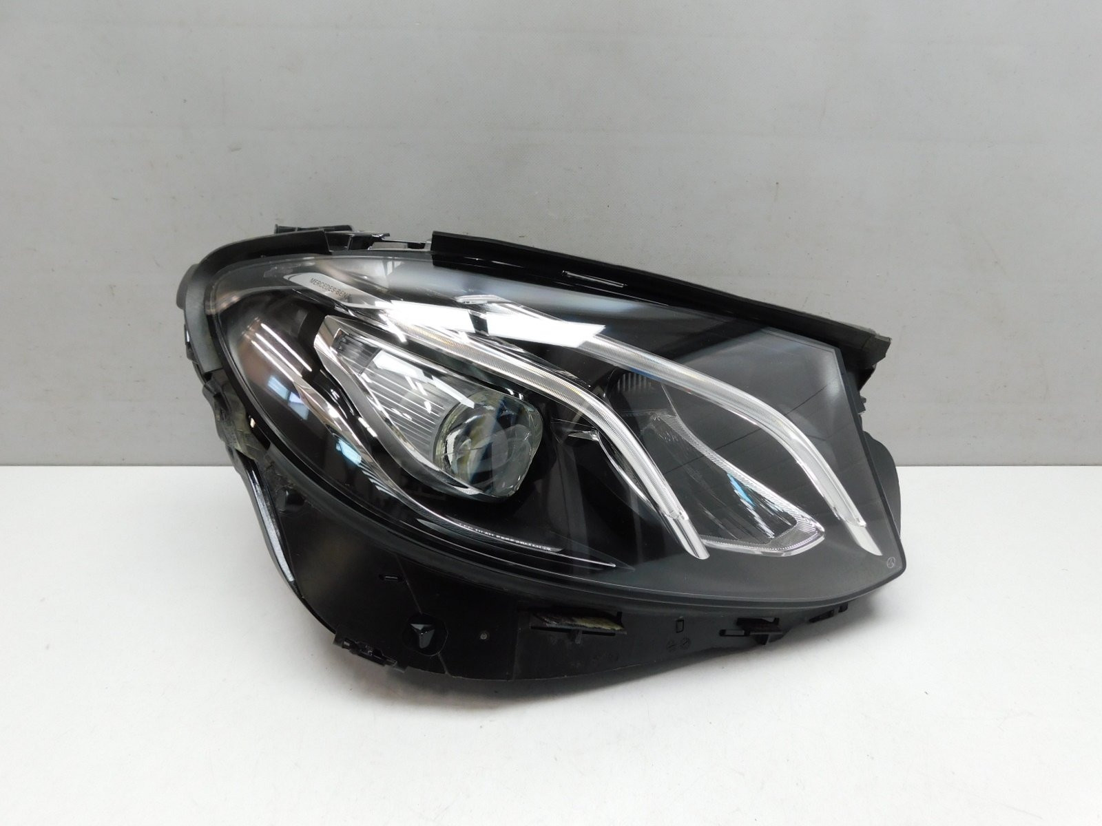 Фара правая Mercedes-Benz E-Klasse W213 2016>