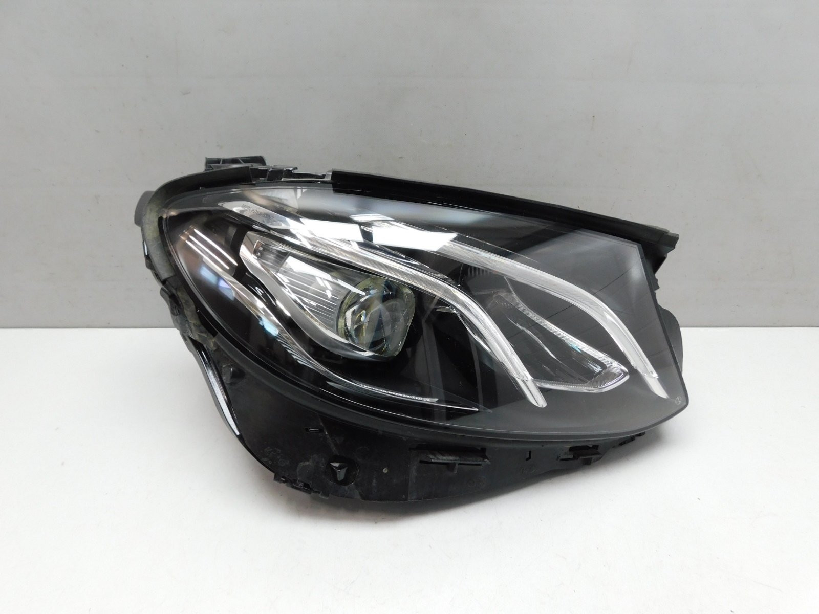 Фара правая Mercedes-Benz E-Klasse W213 2016>