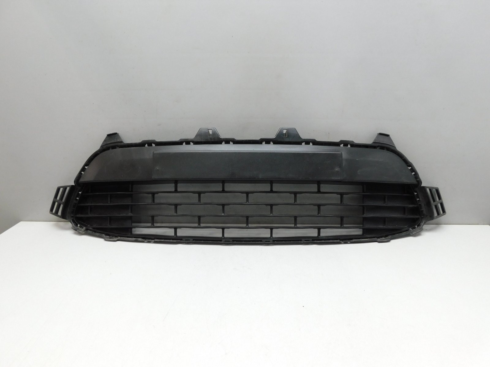 Решетка в бампер центральная Kia Rio 2017>