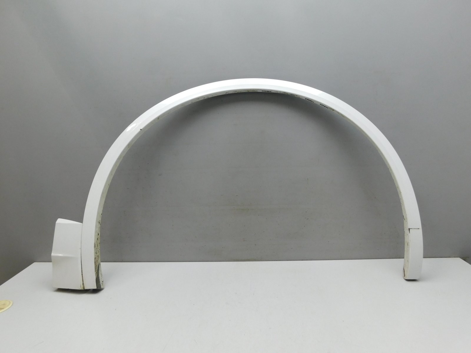 Накладка крыла переднего правого Volkswagen Touareg 2018>