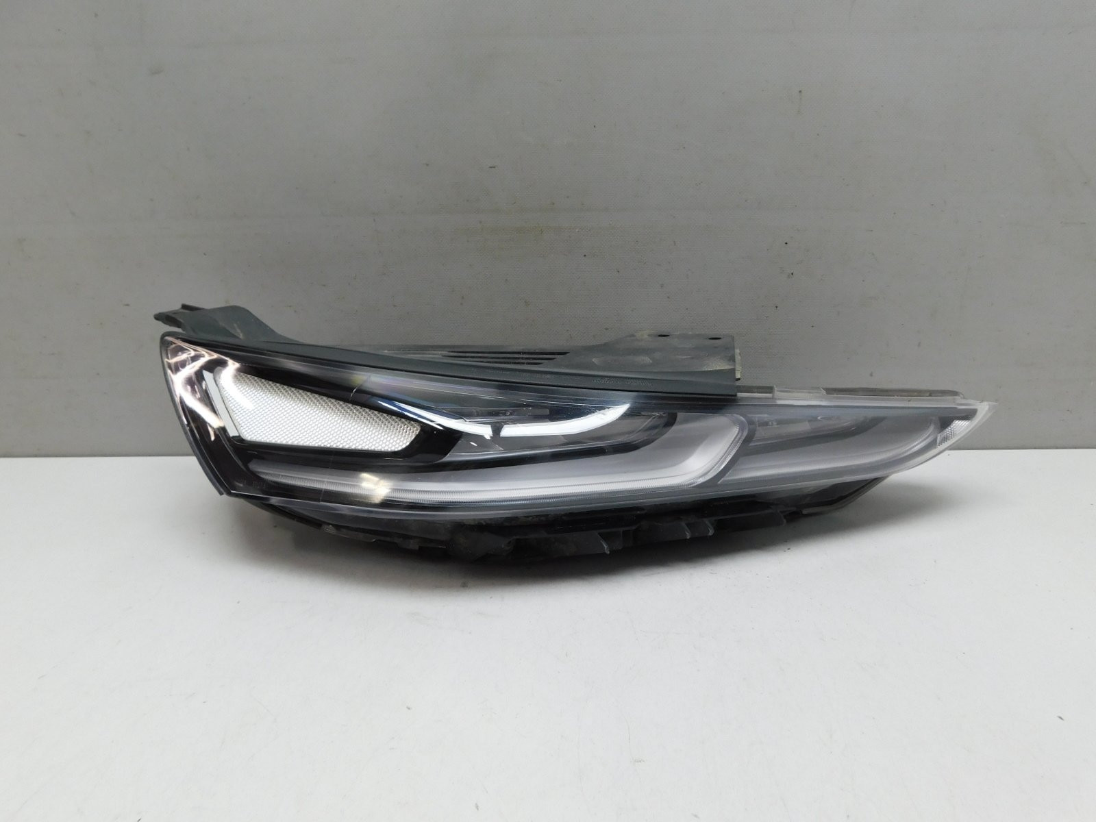 Ходовой огонь правый (ДХО) Hyundai Santa Fe (TM) 2018>